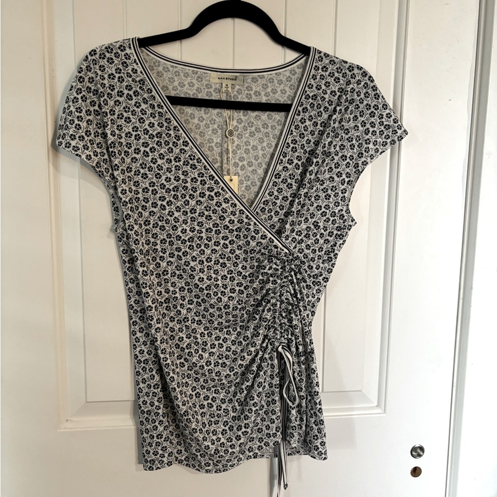Max Studio NWT black and white floral patterned shirt Size M